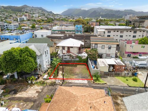916 Eu Ln, Honolulu, HI, 96817-4534 | Card Image