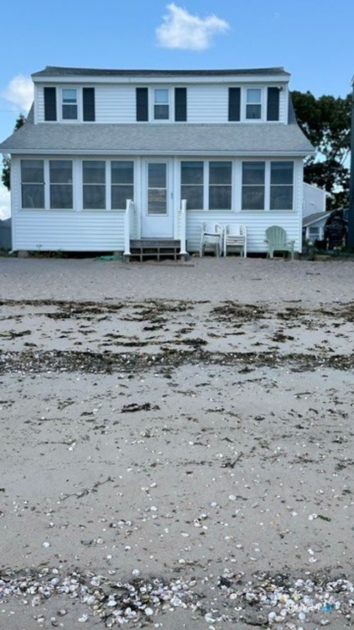 105 Shore Rd, Clinton, CT, 06413-2346 | Card Image