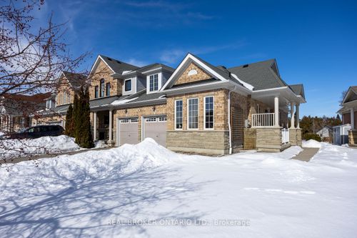18 Harvey Johnston Way, Whitby, ON, L1M0J7 | Card Image