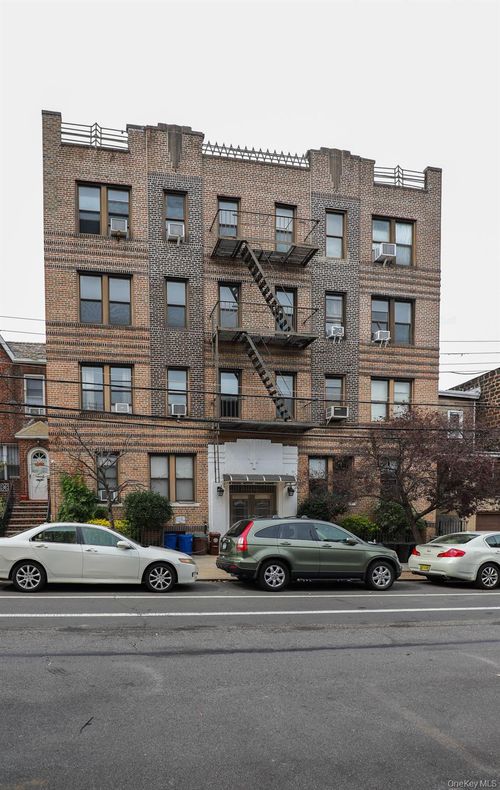 34 29th St, Long Island City, NY, 11106-3505 | Card Image