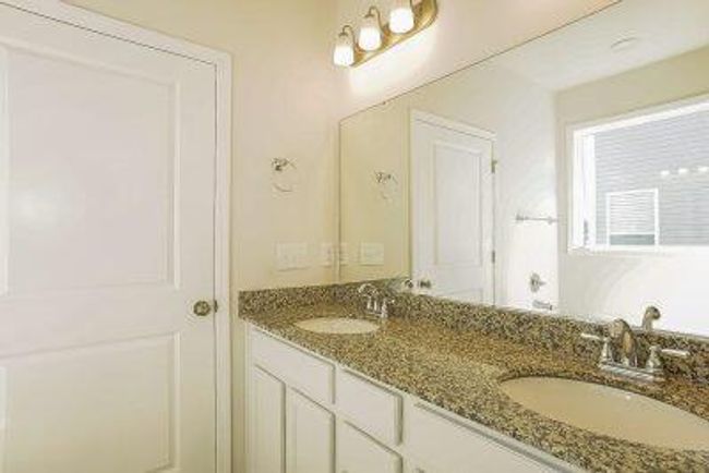 006-photo-main-bathroom-11006496 | Image 10