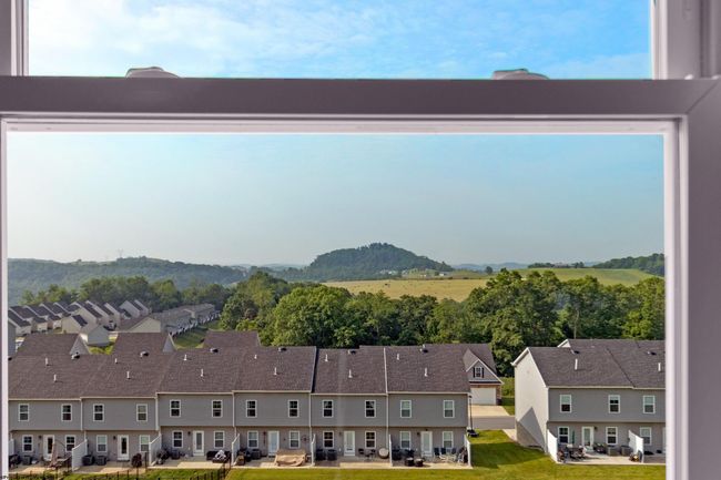 272 Red Oak Ln, Townhouse with 3 bedrooms, 3 bathrooms and 2 parking in Morgantown WV | Image 36