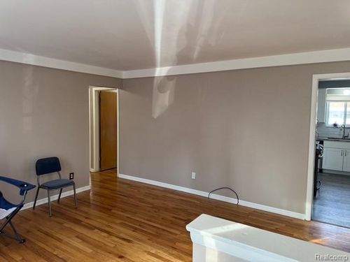 33220 Franklin St, Wayne, MI, 48184-2721 | Card Image