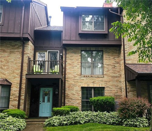 15 Acorn Ln, Coshocton, OH, 43812-2467 | Card Image