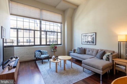 apt-212-41-2429 Locust St, PHILADELPHIA, PA, 19103-5557 | Card Image