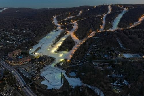 215-200 State Rt 94, Vernon, NJ, 07462-3323 | Card Image