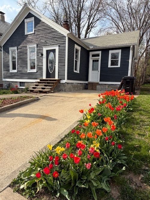 604 E Market St, Bloomington, IL, 61701-3216 | Card Image