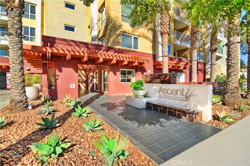 231-21301 Erwin St, Woodland Hills, CA, 91367-3912 | Card Image
