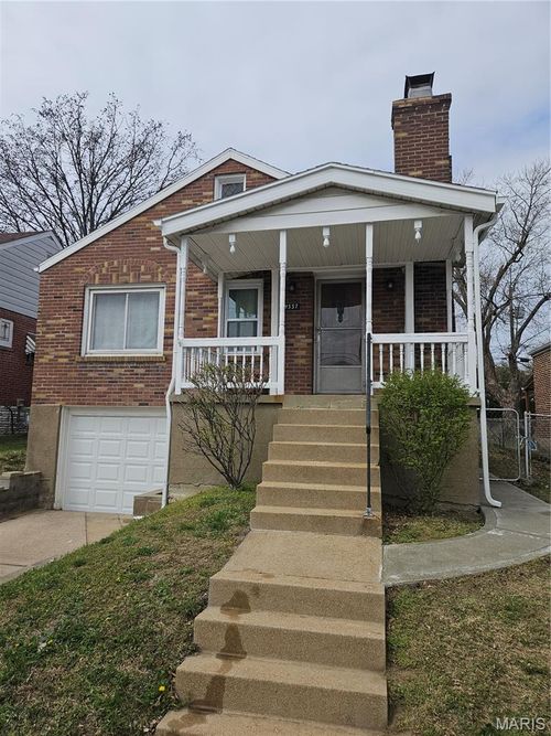 9337 Mackenzie Rd, Affton, MO, 63123-4426 | Card Image