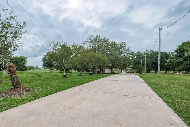 638 Winchester Trl, House other with 3 bedrooms, 3 bathrooms and 2 parking in Angleton TX | Image 17