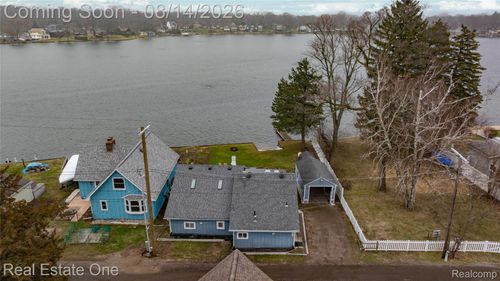 4262 Flynn, Highland, MI, 48356-1812 | Card Image