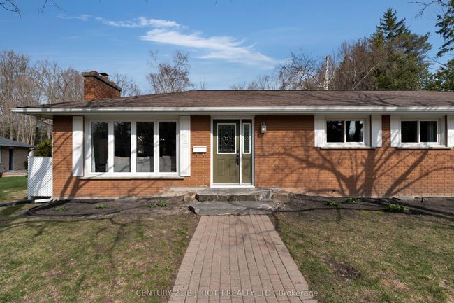 3763 Whitecap Dr, House other with 3 bedrooms, 2 bathrooms and 5 parking in Innisfil ON | Image 4