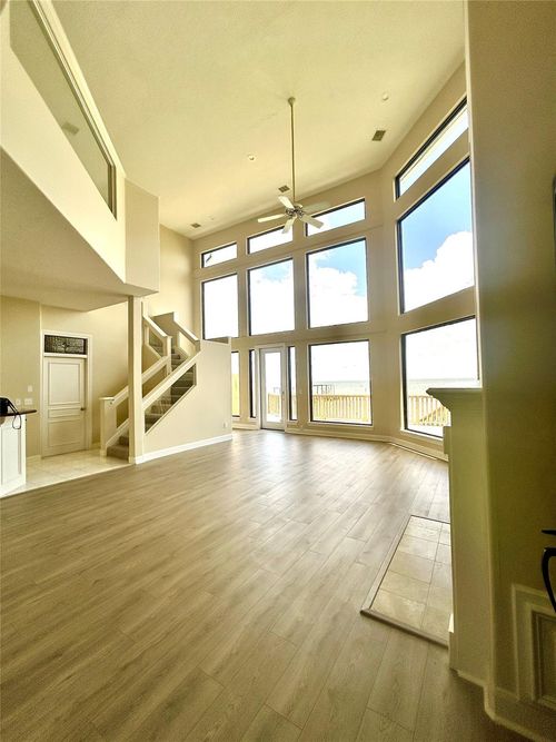c-807 Kipp Ave, Kemah, TX, 77565-2946 | Card Image