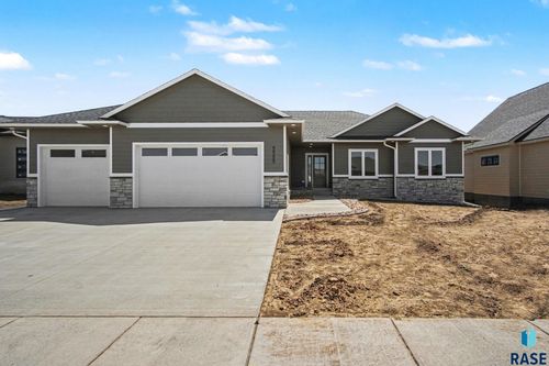 5505 E Morningside Cir, Sioux Falls, SD, 57110-7153 | Card Image