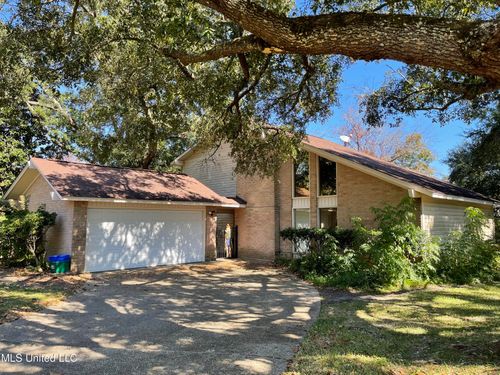 114 Watersedge Dr, Ocean Springs, MS, 39564-5120 | Card Image