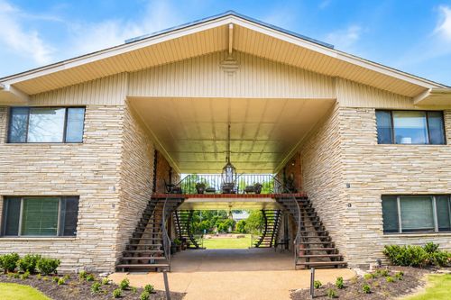 25-4400 Poplar Ave, Memphis, TN, 38117-3703 | Card Image