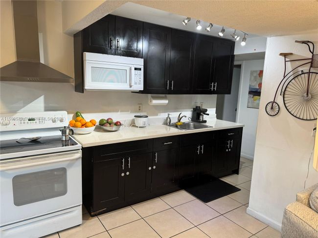 112D - 9321 Sw 4th St, Condo with 2 bedrooms, 1 bathrooms and null parking in Miami FL | Image 14