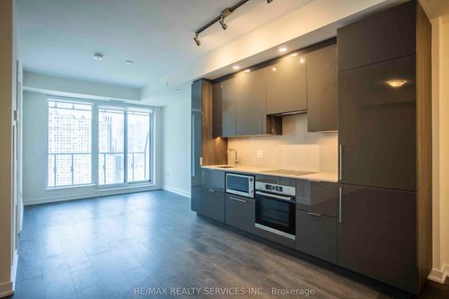 1806-28 Freeland St, Toronto, ON, M5E0E3 | Card Image