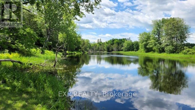 Land in Lanark Highlands