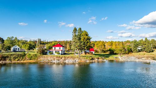 1723 Us 1 Highway, Sullivan, ME, 04664 | Card Image