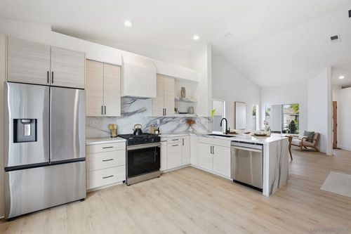 183 Plumosa St, Oceanside, CA, 92058-7971 | Card Image