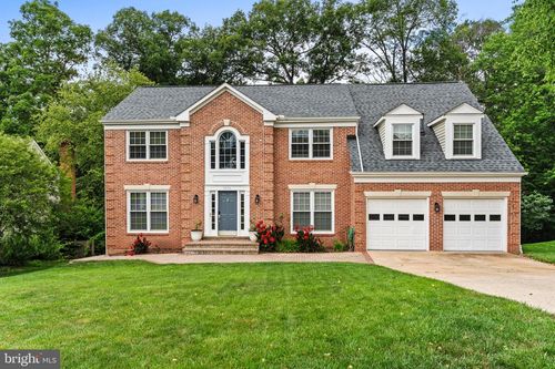 6836 Compton Heights Cir, Clifton, VA, 20124-2605 | Card Image