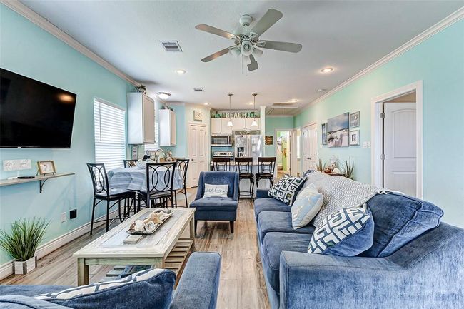 881 Buell, House other with 3 bedrooms, 2 bathrooms and null parking in Crystal Beach TX | Image 5