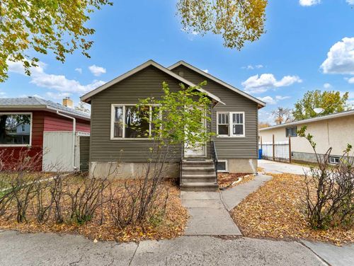 960 5 St Se, Medicine Hat, AB, T1A0P4 | Card Image
