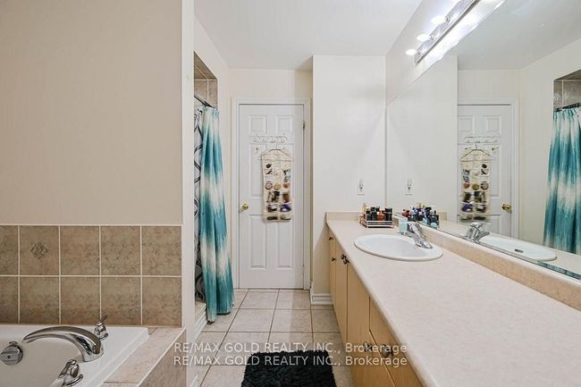 11 Caversham Dr, House attached with 6 bedrooms, 4 bathrooms and 3 parking in Brampton ON | Image 22