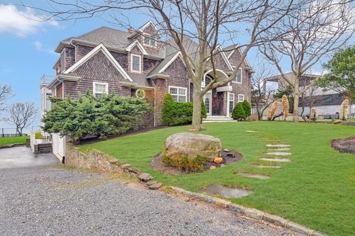 580 Lloyds Ln, Mattituck, NY, 11952-1123 | Card Image