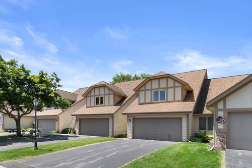 3423895 Grace Ave, Pewaukee, WI, 53072-6271 | Card Image