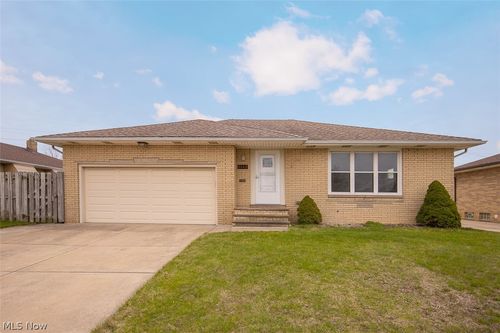 9613 Melody Ln, Brooklyn, OH, 44144-3132 | Card Image