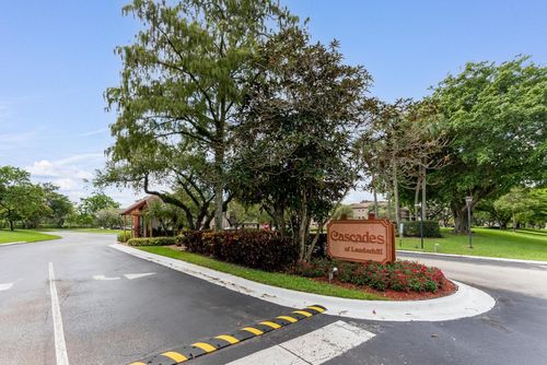 305-7940 Nw 50th St, Lauderhill, FL, 33351-5682 | Card Image