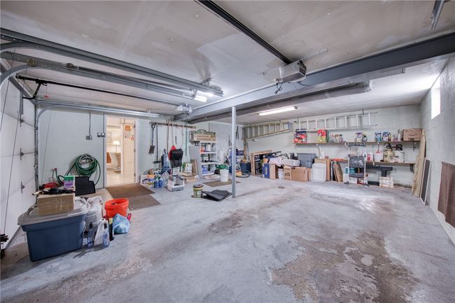Oversized 2-car garage | Image 42