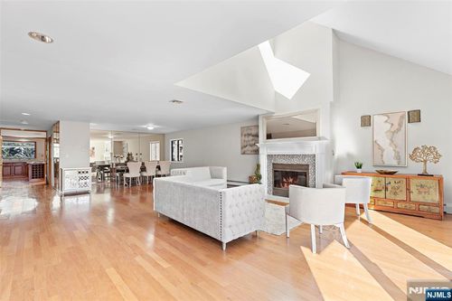 8000 River Rd, North Bergen, NJ, 07047-6293 | Card Image