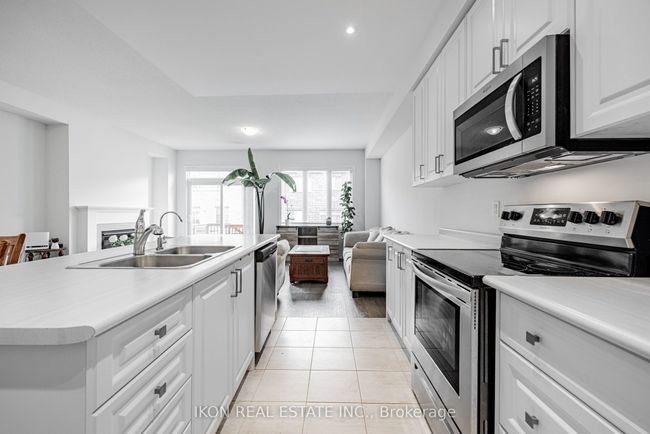 33 Robb Thompson Rd, House attached with 3 bedrooms, 3 bathrooms and 3 parking in Mount Albert ON | Image 19