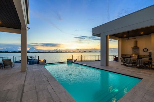 614 Bayshore Dr, Osprey, FL, 34229-9581 | Card Image