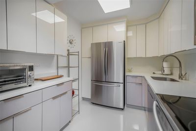 528 - 20301 W Country Club Dr, Condo with 2 bedrooms, 2 bathrooms and null parking in Aventura FL | Image 2