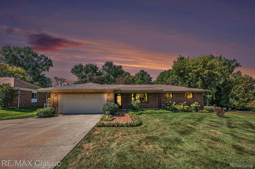 24943 Glenda St, Novi, MI, 48375-2215 | Card Image