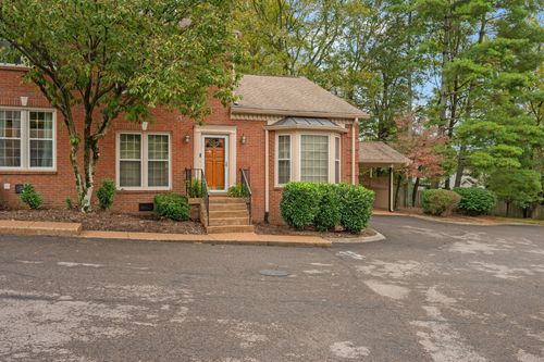 9 Sharonwood Dr, Nashville, TN, 37215-1227 | Card Image