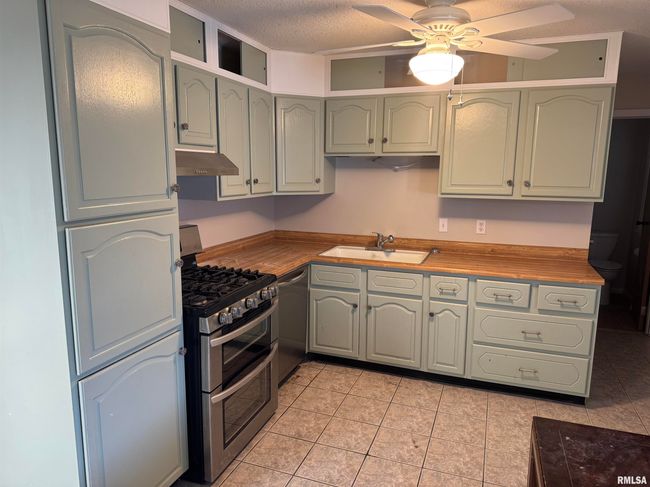 2820 N Pine St, House other with 3 bedrooms, 2 bathrooms and 1 parking in Davenport IA | Image 4