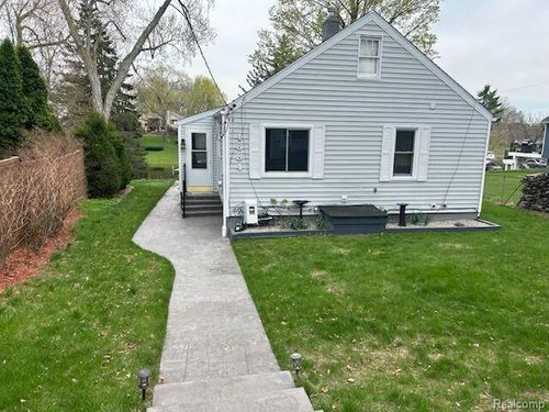 4684 Clinton Dr. Drive E, Independence Charter Township, MI, 48346 | Card Image