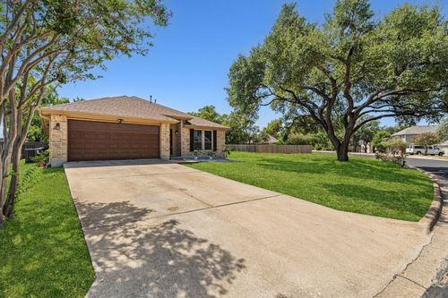 8207 Nairn Dr, Austin, TX, 78749-3752 | Card Image