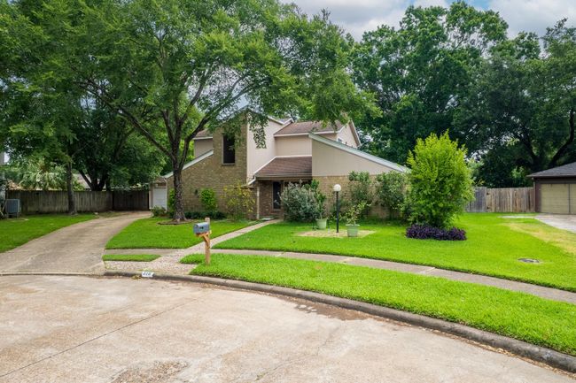 Beautiful two-story home located in the quaint subdivision of Clear Lake Forest | Image 4
