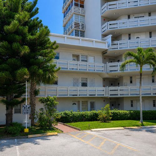 180-1401 Ne Miami Gardens Dr, Miami, FL, 33179-4825 | Card Image