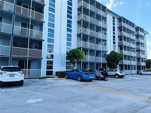 a429-16950 W Dixie Hwy, North Miami Beach, FL, 33160-3777 | Card Image