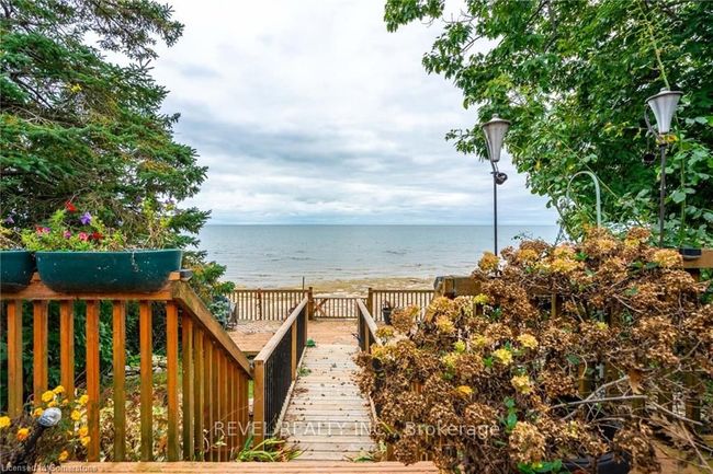 24 Lake Rd, House other with 2 bedrooms, 1 bathrooms and 2 parking in Selkirk ON | Image 37