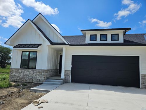 207 S Sodrac Dr, North Sioux City, SD, 57049 | Card Image