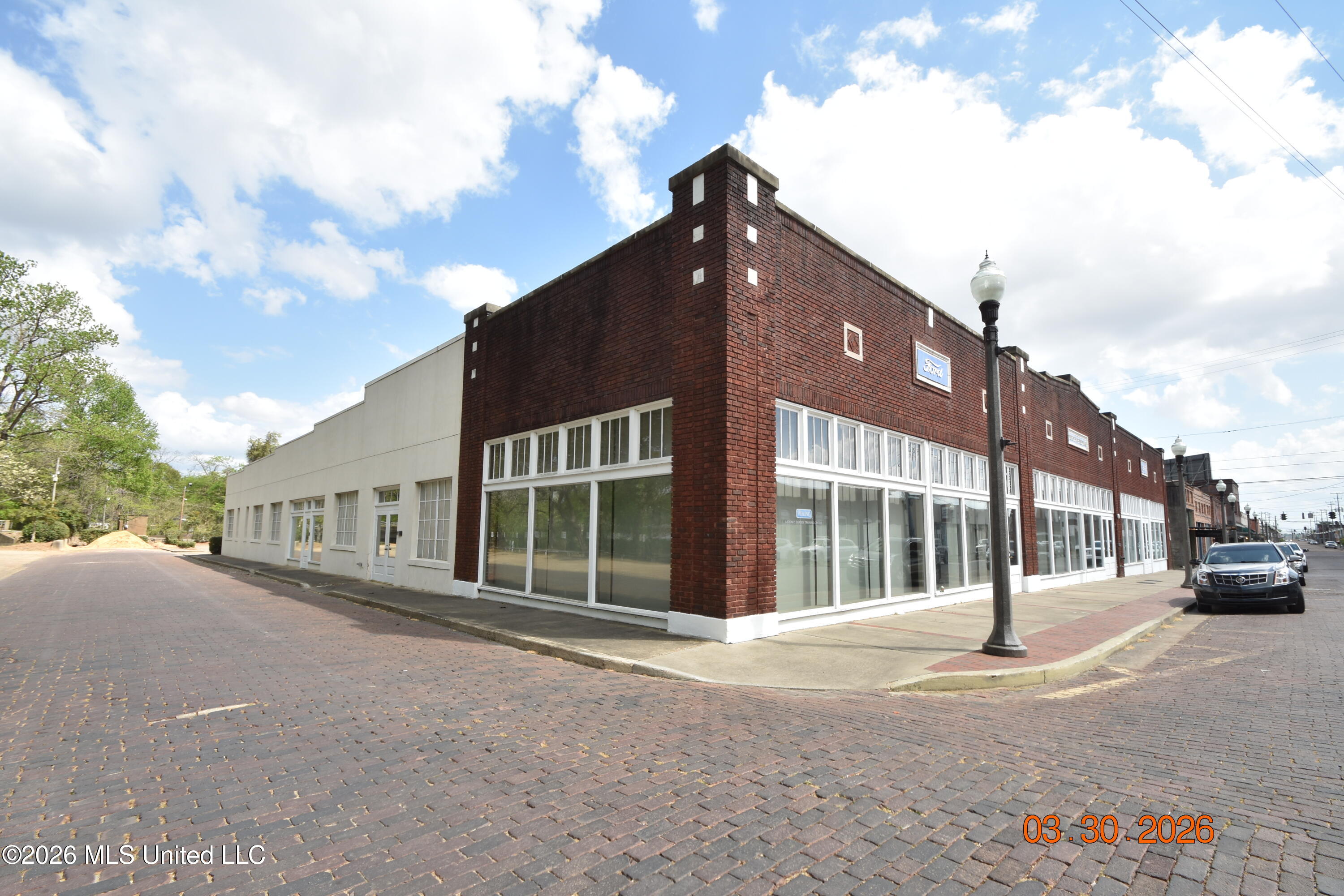 101 Main St, Greenwood, MS 38930
