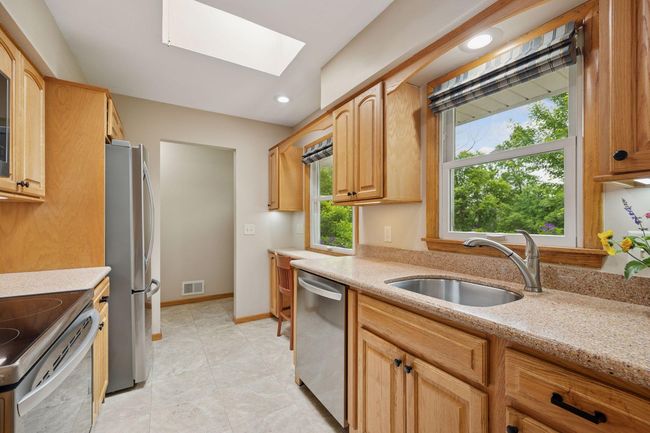 Kitchen windows with a view | Image 13